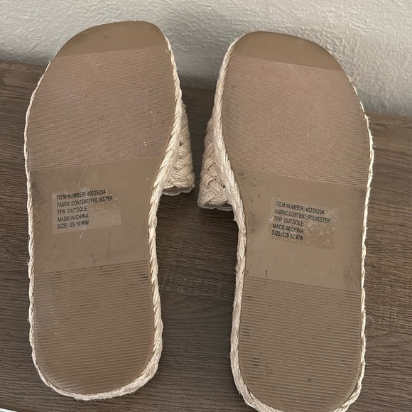 Women’s Torrid, Woven Raffia Platform Extra Wide Slide Sandal, 10WW - Picture 4 of 10